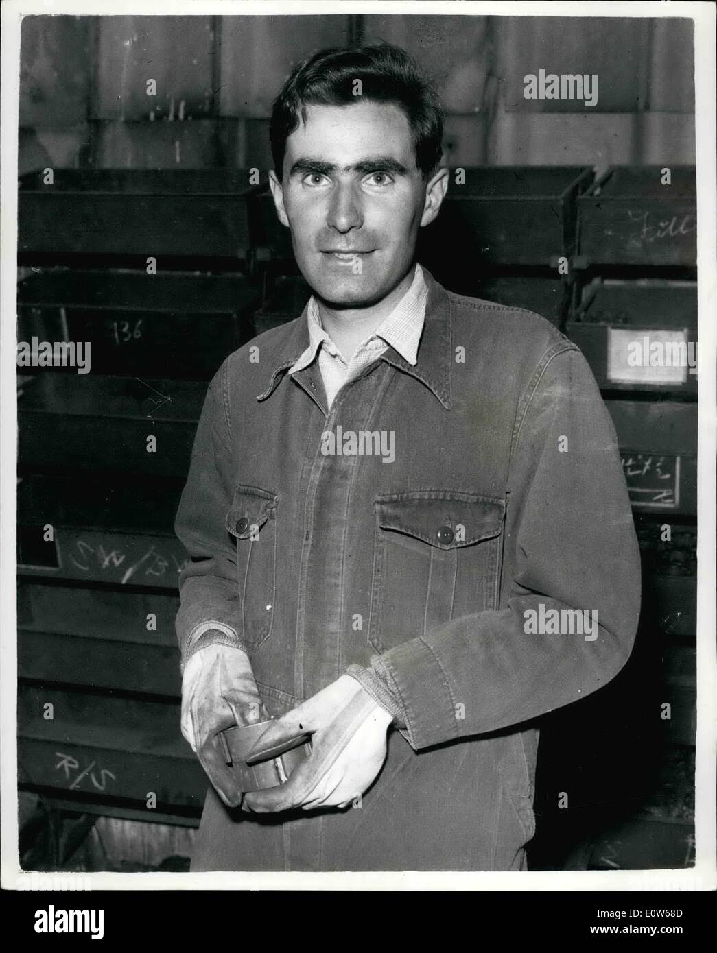 8. August 1961 - die Pfarrer werden Uhren in... Zwanzig sieben Jahre alten ANTHONYT SWANN in Sutton Goldfield, Warwickshire - soll Stockfoto