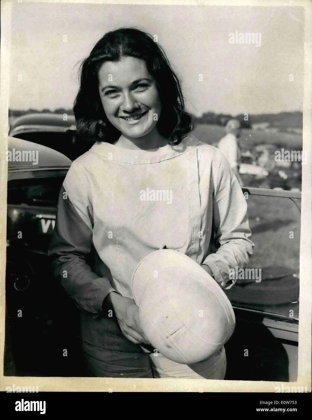 27. August 1961 - 27.08.61 British racing und Sportwagen-Clubtreffen in Brands Hatch Ã ¢ Â'¬â €œLadies Einladung Handicap. Eine der Attraktionen beim heutigen motor Rennen in Brands Hatch war ein Handicap 10-Runden-Rennen für Damen im grand Touring touring Sportwagen. Der Gewinner dieser Veranstaltung war die 22-jährige Miss Christabel Carlisle, Kensington, der im Salon Autorennen gegen Top Männer Fahrer teilgenommen hat. Wenn sie nicht auf der Rennstrecke ist, lehrt Christabel Klavier an einer Musikschule in London Stockfoto