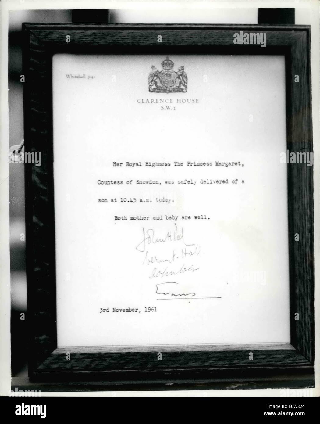 11. November 1961 - gebiert einen Sohn Prinzessin Margaret; Prinzessin Margaret brachte heute Morgen einen Sohn im Clarence House. Das Foto zeigt die offizielle Mitteilung das Clarence Haus heute Morgen gebucht wurde, um die Geburt zu verkünden. Stockfoto