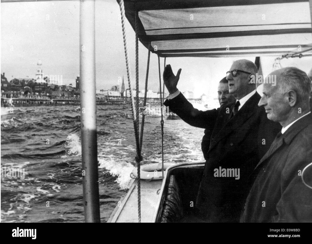 Charles de Gaulle auf einer Bootsfahrt während Deutschlandreise Stockfoto