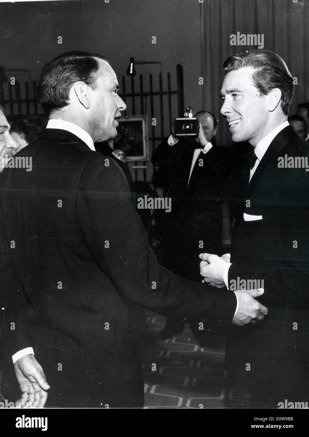 Frank Sinatra und Lord Snowdon zu Hause für blinde Kinder Stockfoto