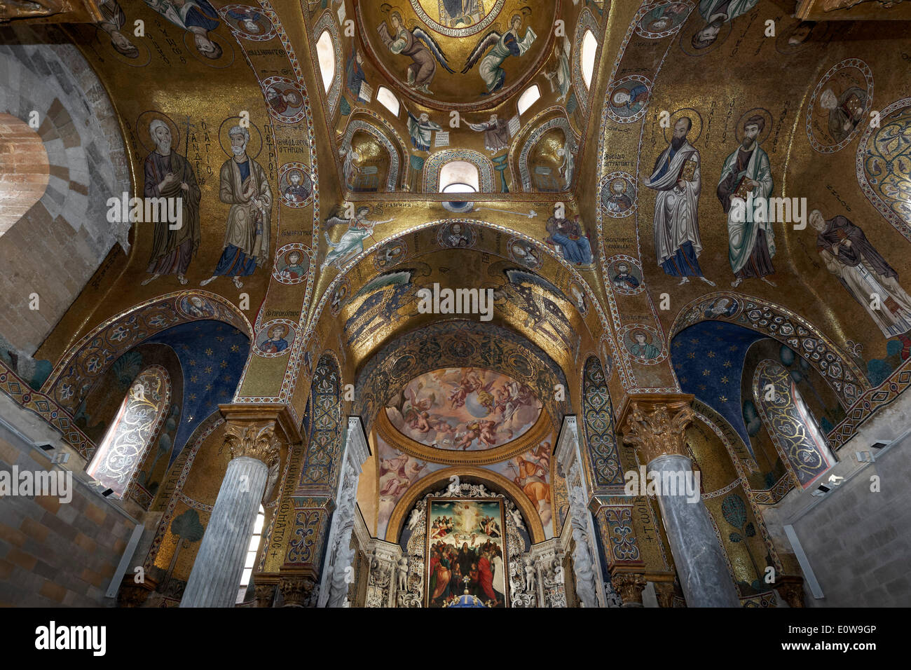 Byzantinischen Mosaiken und ein barocker Altar, La Martorana Kirche aus der normannischen Periode, Palermo, Sizilien, Italien Stockfoto