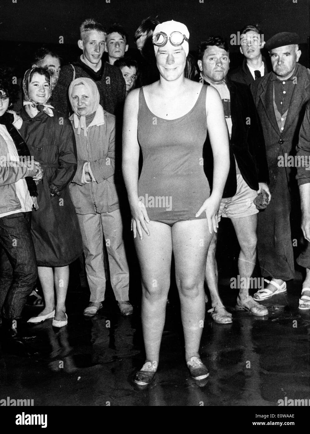 Schwimmerin Claudia Mac Pherson nach dem Schwimmen Stockfoto