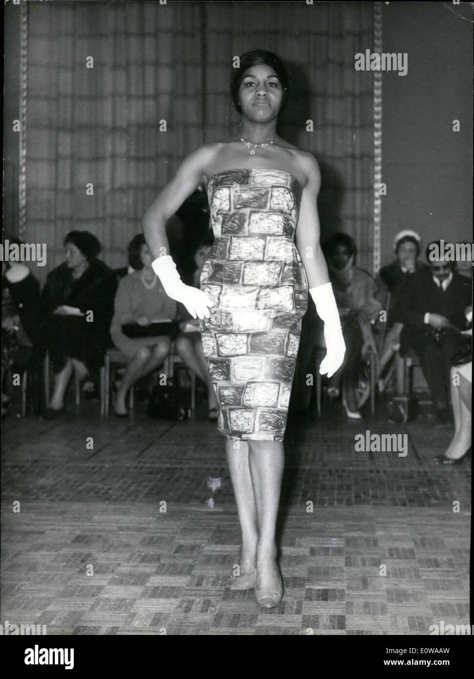 12. März 1962 - war Nisas der erste schwarze Designer in Paris. Er kommt aus Martinique. Er eröffnete ein Geschäft in Paris und präsentiert seine erste Kollektion Frühjahr / Sommer. Seine afrikanischen inspirierte Kollektion, die auf Modellen von französischen Überseegebieten angezeigt wurde, war ein großer Erfolg. Stockfoto