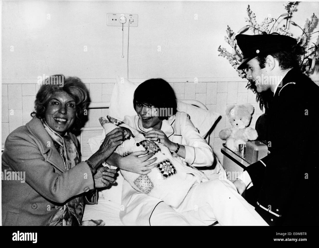 First Lady Claude Pompidou besucht Kind im Krankenhaus Stockfoto