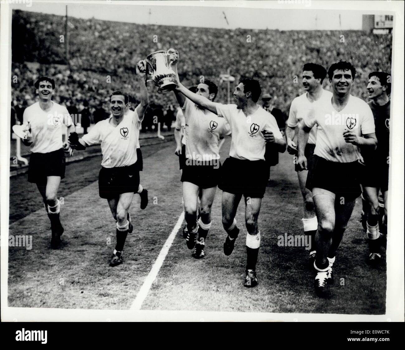 5. Mai 1962 - Tottenham gewinnt FA Cup 3-1: Tottenham Hotspur gewann den FA Cup zum zweiten Mal in Folge heute Nachmittag wenn sie Stockfoto