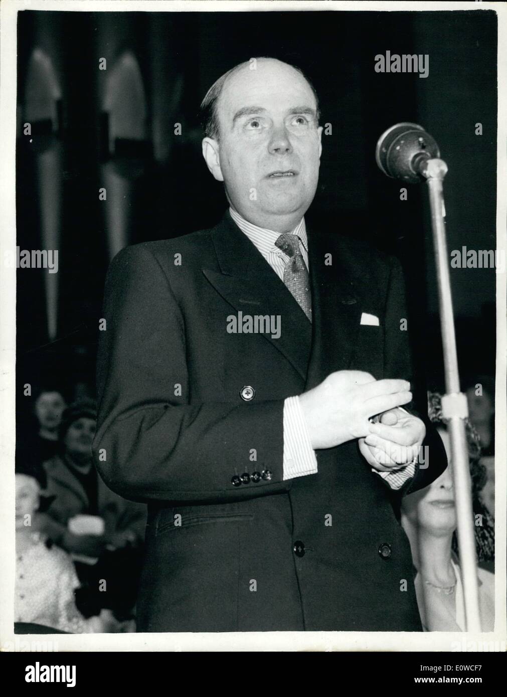 5. Mai 1962 - Tory Frauen-Konferenz öffnet: die 34. nationale Konferenz der Frauen konservativen eröffnet heute in der Central Hall, Westminster. Dreitausend besuchte. Das Foto zeigt Mr.Iain Macleod, MP, Vorsitzender der Partei-Organisation, Eröffnung der Konferenz. Stockfoto