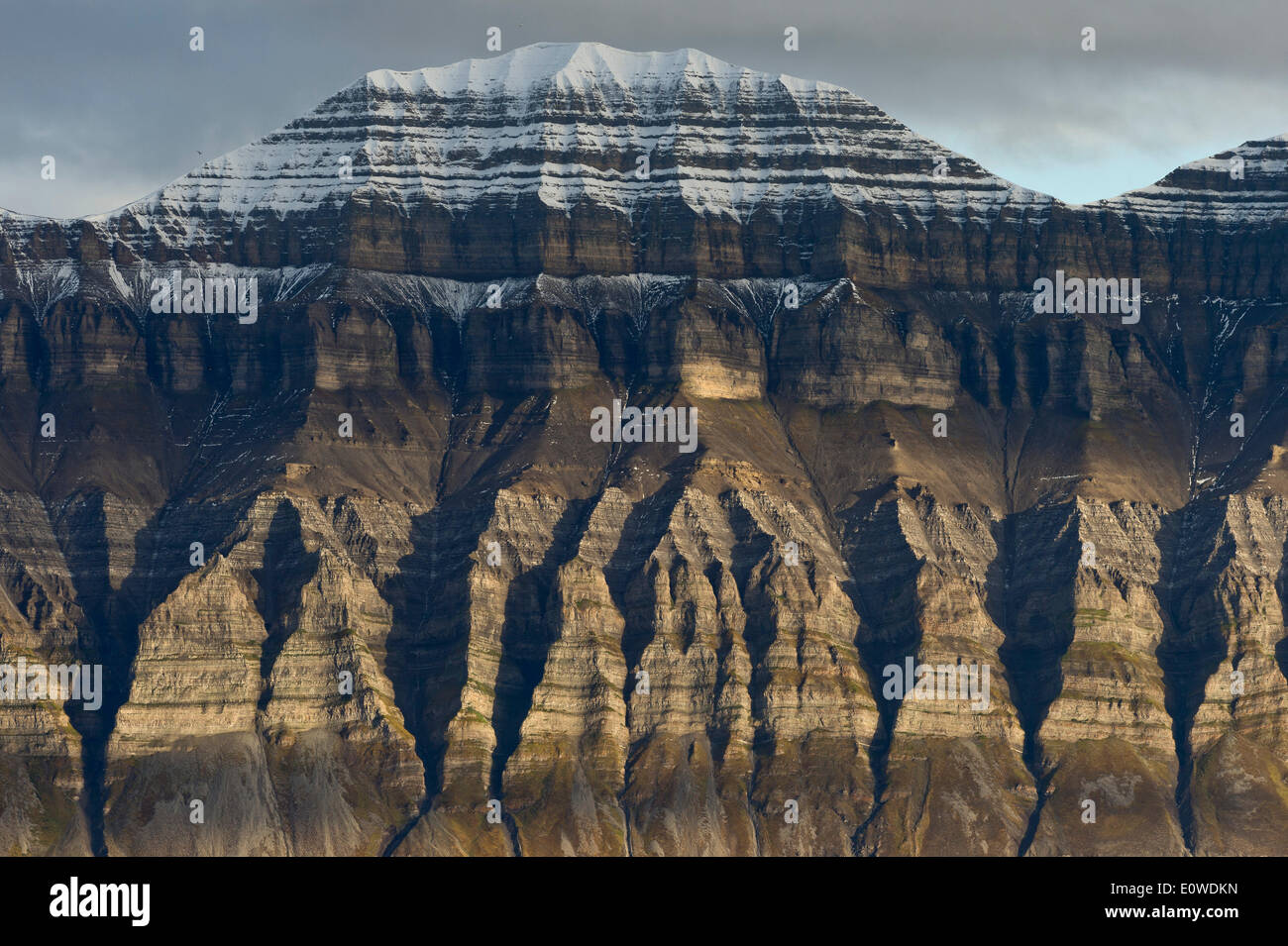 Schroffe Berge, Isfjorden, Spitzbergen, Svalbard-Inseln, Svalbard und Jan Mayen, Norwegen Stockfoto
