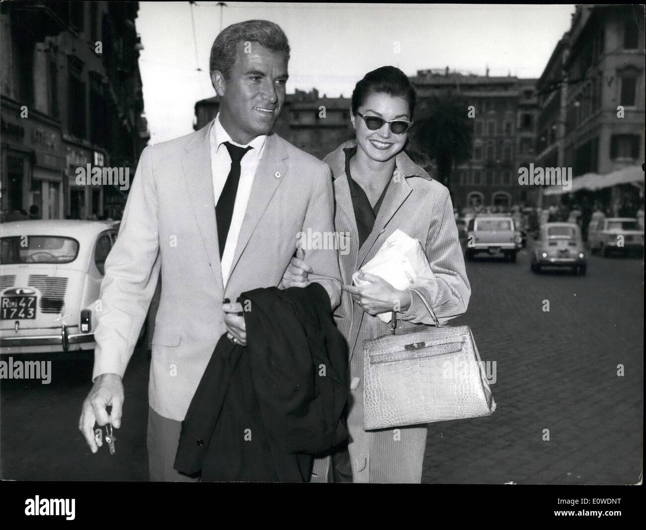 6. Juni 1962 - Rom, 15. Juni 1962. Fernando Lamas, scheiden mehrmals des berühmten Star (Lana Turner, Arlene Dahl etc.) kam zurück nach Rom gemeinsam mit geschiedenen amerikanischen berühmter Star der aquatischen Filme, Ester Williams. Lamas in Rom wurde vor etwa zwei Monaten, wo er italienischen Risorgimento einen Film gedreht. Scheint, dass das Paar wird bald heiraten, und es wird wahrscheinlich in Rom geschehen. Stockfoto