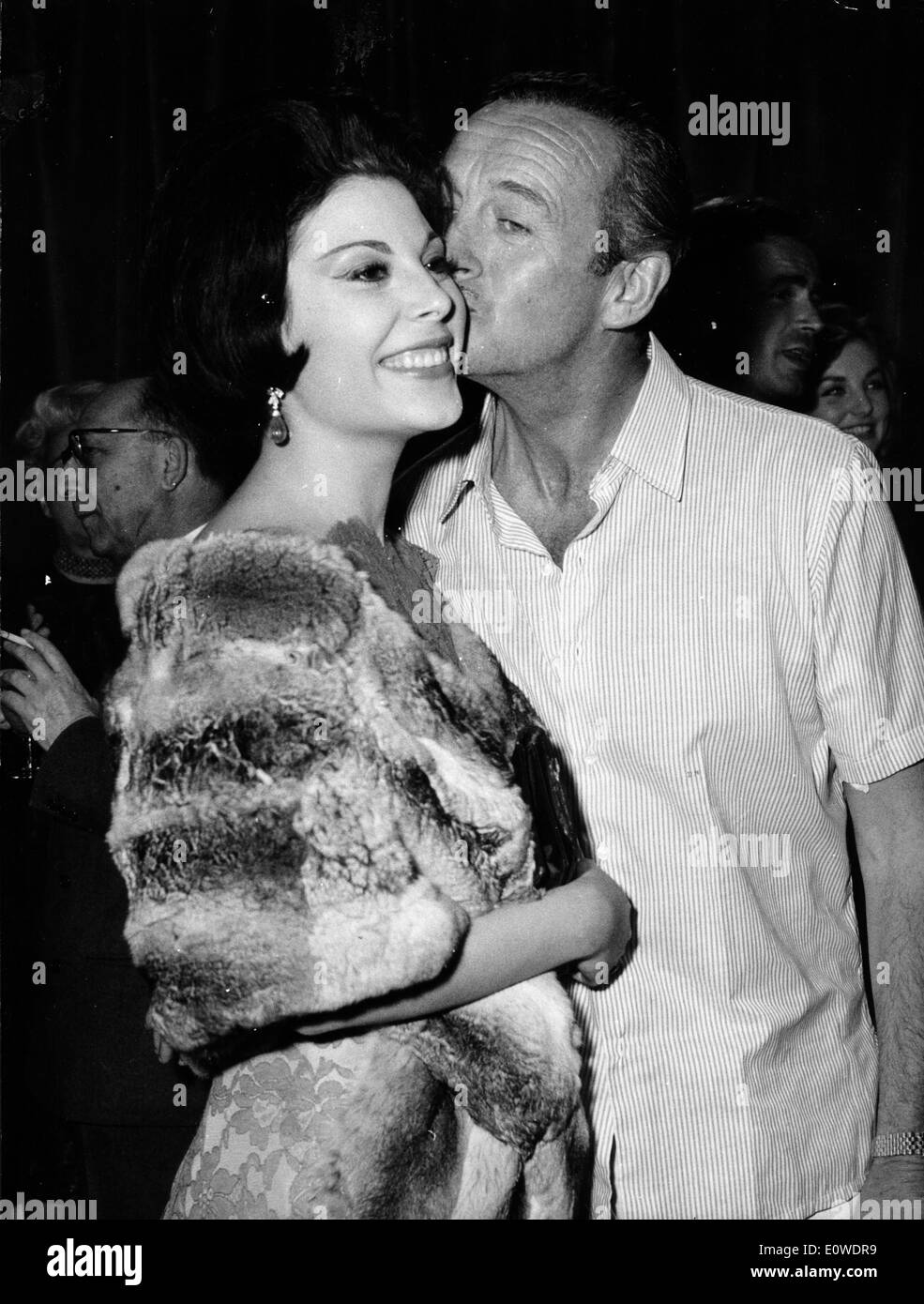 Schauspieler David Niven auf einer Cocktailparty für den Film "The Captive Town" Stockfoto