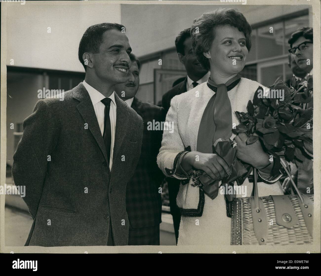 7. Juli 1962 - König Hussein & Toni ankommen: Foto zeigt König Hussein von Jordanien und seiner britischen Frau, ehemalige Ipswich Telefonistin Stockfoto