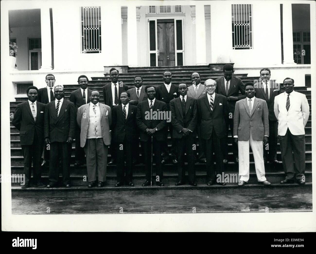 10. Oktober 1962 - Kabinett von Uganda, im Zentrum, Milton Obote, Premierminister mit stick Stockfoto
