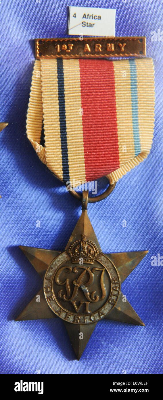 Weltkrieg zwei britischen Service Medaillen UK The Africa Star und Band Stockfoto