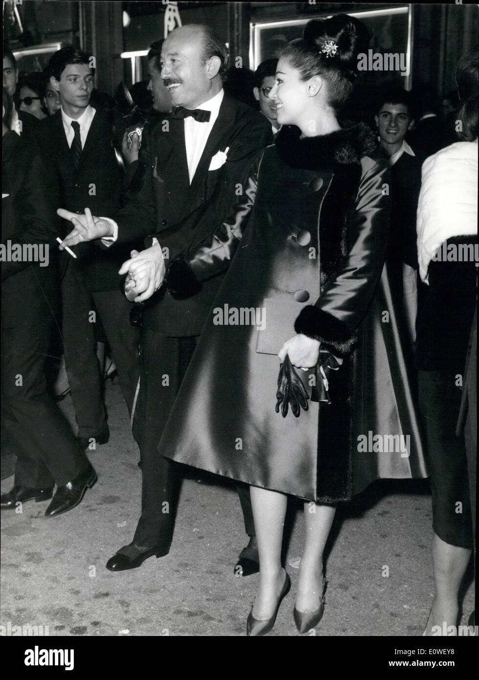 10. Oktober 1962 - fand gestern Abend in einem großen römischen Theater die Leistung des American film '' Sodoma und Gomorra'' den Film, der eigentlich in der Mitte der kritischen Anmerkung durch eine religiöse Liga. Präsentieren Sie die Schauspieler in dem Film als wichtigsten Interpreten teilgenommen. Foto zeigt Anna Maia Pierangeli und Ehemann Maestro Trovaioli. Stockfoto