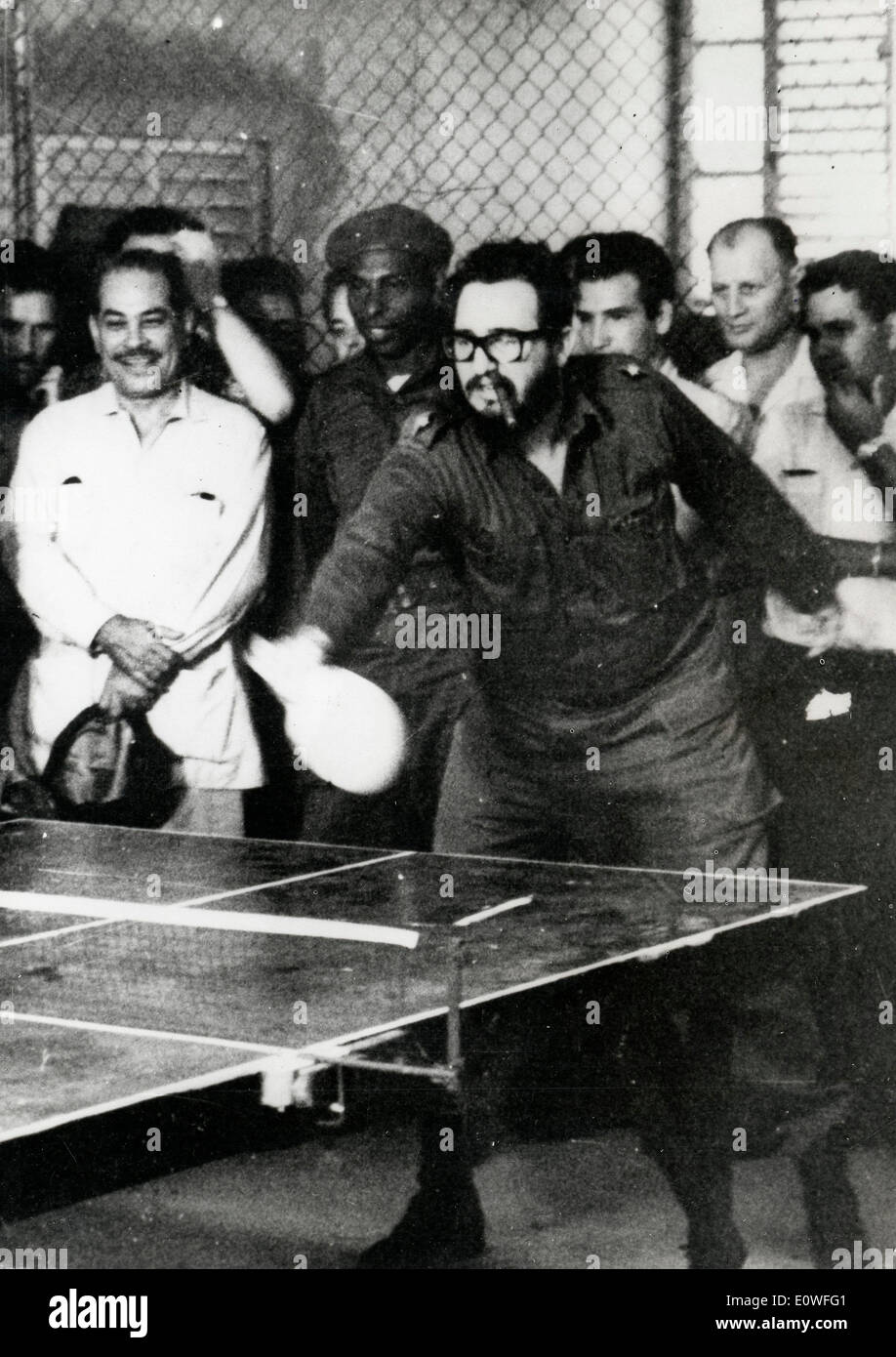 Kubanischer Revolutionär Fidel Castro spielen Ping-Pong Stockfoto