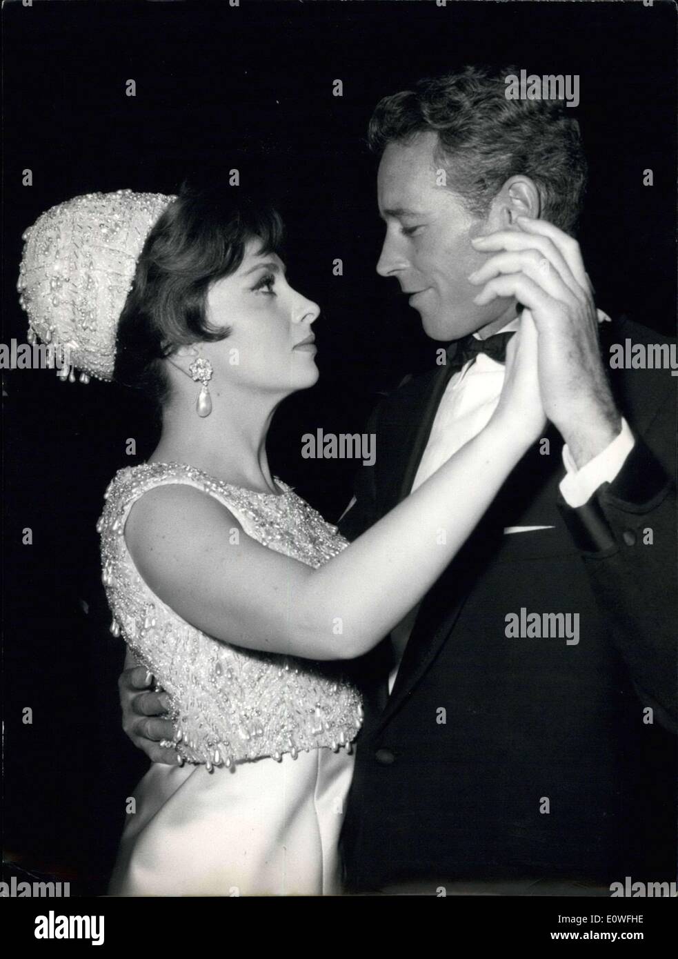 11. November 1962 - hat italienische Schauspielerin Presentied auf den großen Ball im Excelsior Hotel, für den Jahrestag der Gründung des '' US Marine Corps''. Die Schauspielerin hat mit zahlreichen Marines von Rom zu tanzen. Und Schauspieler Guy Madison. Stockfoto