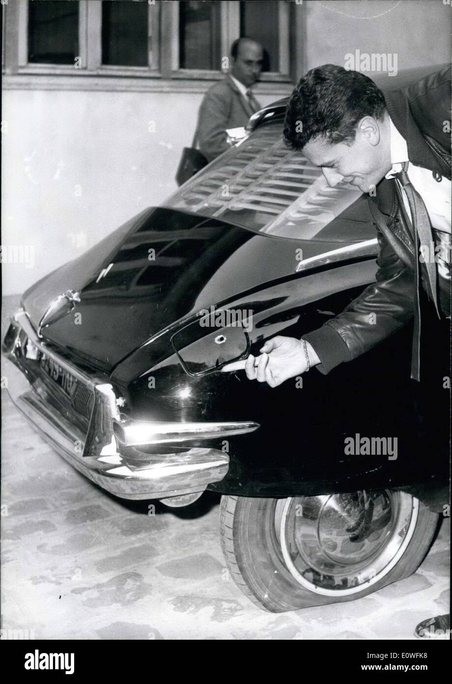 23. August 1962 - Assassinen Einschussloch in der General de Gaulle Auto Stockfoto