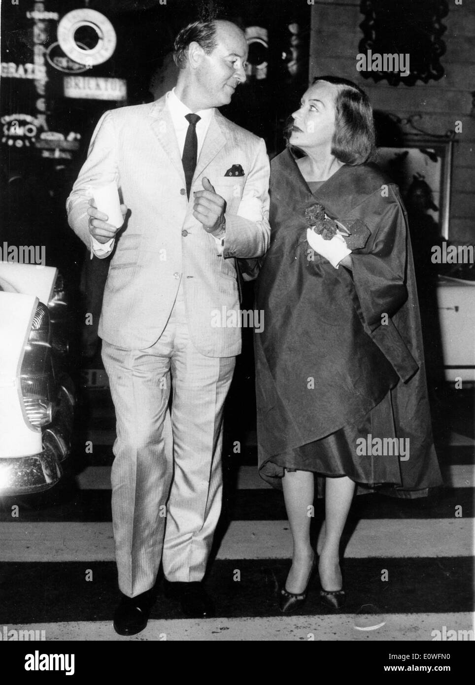 Schauspielerin Gloria Swanson ausgehen zu einem Club mit Earl Blackwell Stockfoto