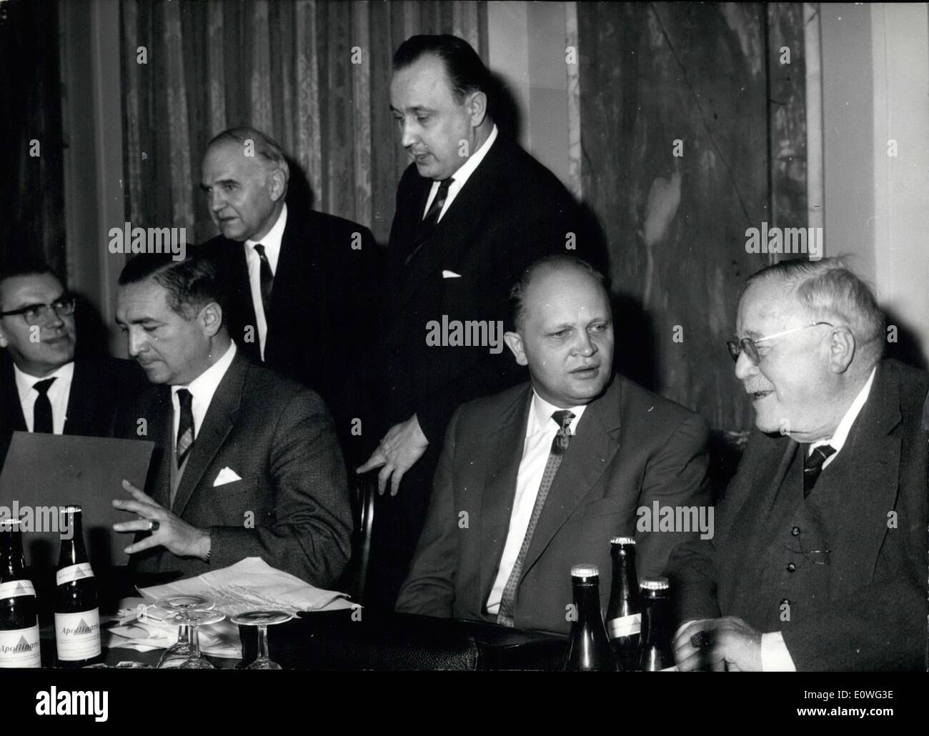 11. November 1962 - Special-Treffen der FDP in Nürnberg. Durch ein Spezial-Treffen der Regierungschefs der FDP am 19. November 62 in Stockfoto