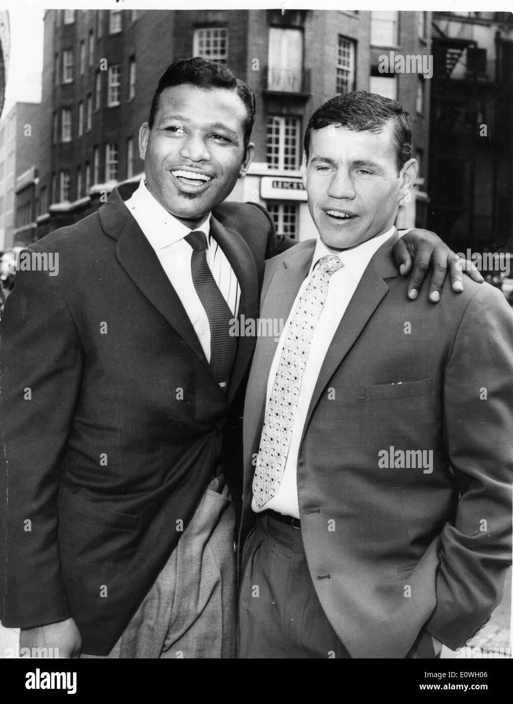 Sugar Ray Robinson und Terry Downes vor ihrem Spiel im Wembley-Stadion Stockfoto
