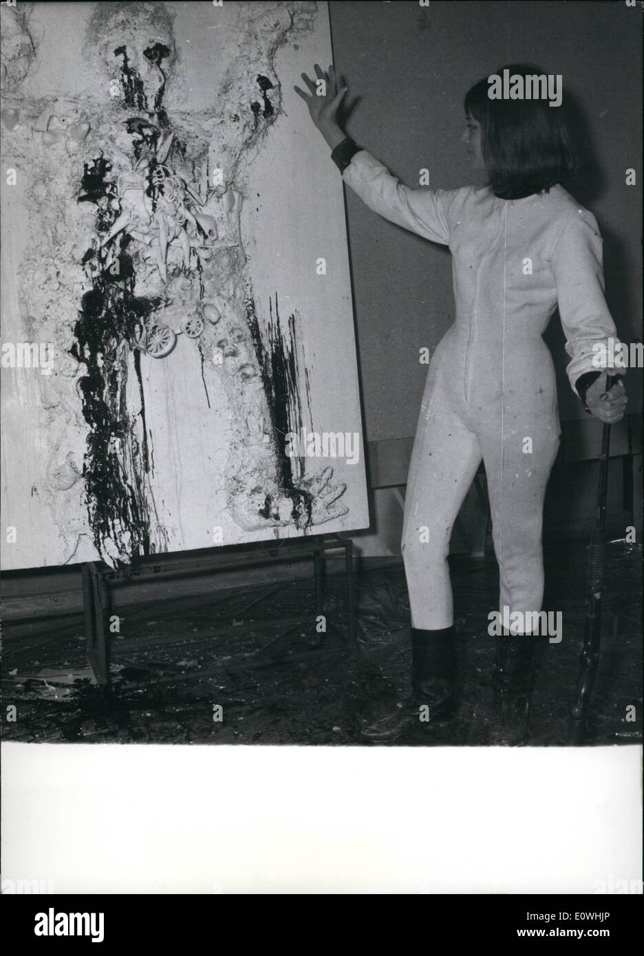 2. Februar 1963 - Kunst oder Antikunst?: am 8. Februar 63 eröffnet die neue Galerie im Münchner Künstlerhaus Ausstellung '' Les Nouveaux Réalistes", die erste geschlossene Ausstellung der Europäischen Avantgard der modernen Kunst, deren revolutionären neuartigen Formen des Ausdrucks in der letzten Zeit wurde immer Motiv vieler sensationelle Berichte. Bereits vor der Eröffnung der Ausstellung wurde er erschossen scharf: "Es ist vollbracht", scheint zu sagen Paris Künstler Niki de Saint Phalle (Niki De Saint Phalle) Stockfoto