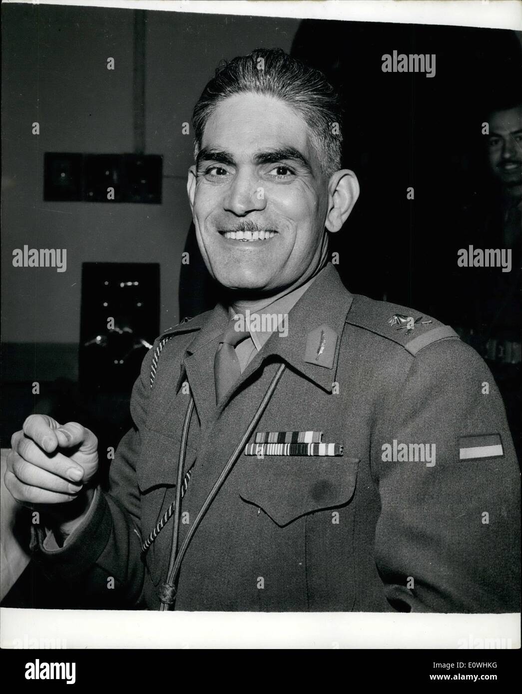 2. Februar 1963 - ermordet Irak Regierung gestürzt - Pres Kassim berichtet. Ein Rebell Radio behauptet, ausgestrahlt von Bagdad sagte heute, dass die irakische Regierung gestürzt worden war und Präsident Kassim ermordet. Es wird auch behauptet, dass die Rebellion von der Armee und der Luftwaffe gesichert ist. Achtzehn von Präsident Kassim Offiziere sollen verhaftet werden. Die Rebellen nennen sich der Nationalrat der revolutionären Commander. Sie sollen auch Anhänger von Präsident Nasser von Ägypten zu sein Stockfoto