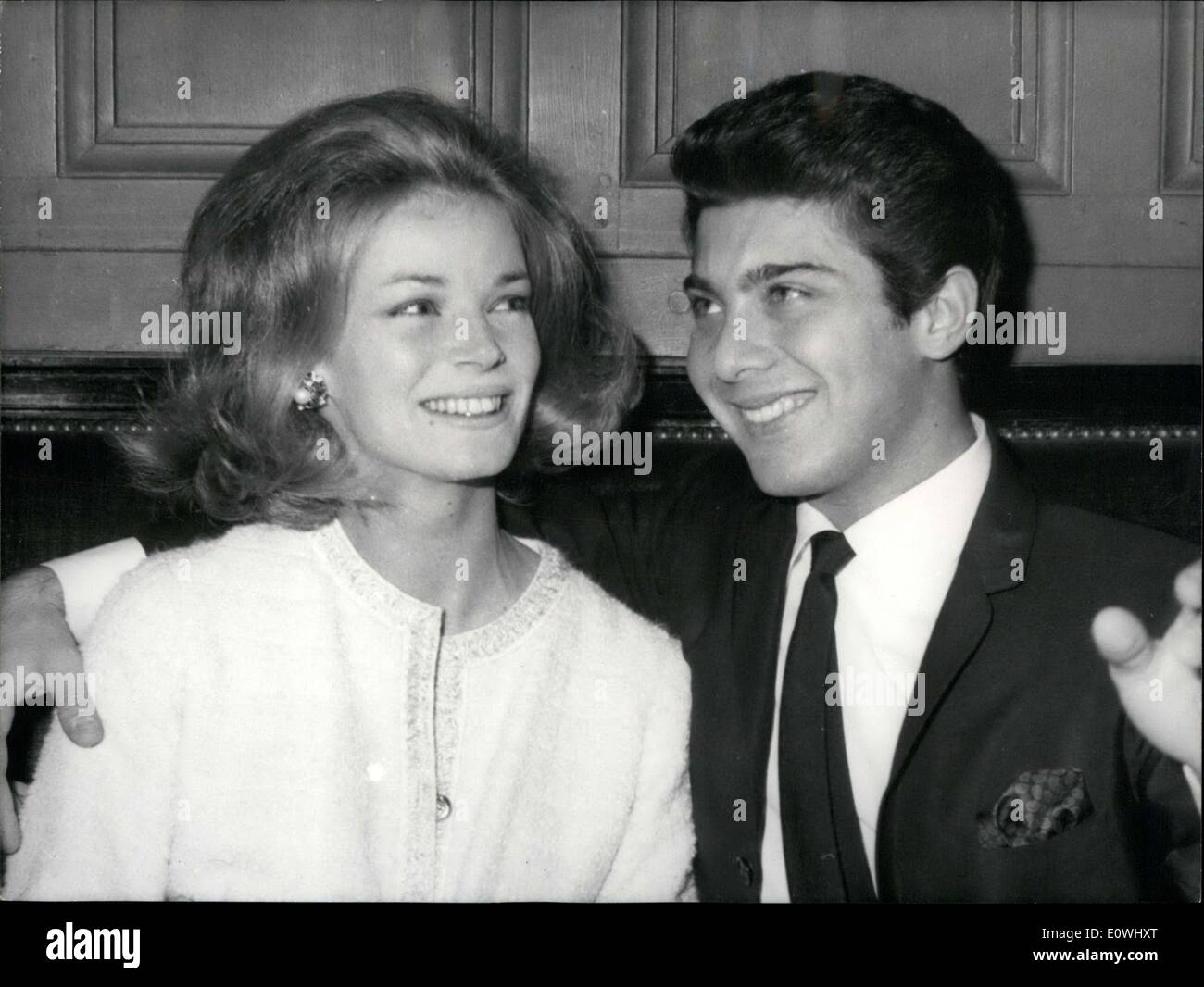 16. Februar 1963 - heiratete er Anne de Zogheb, ein 20-Year-Old-Modell aus Paris. Die religiöse Zeremonie fand in eine Kapelle am Flughafen Orly, bevor das Paar ein Flugzeug nach Zürich nahm. Stockfoto