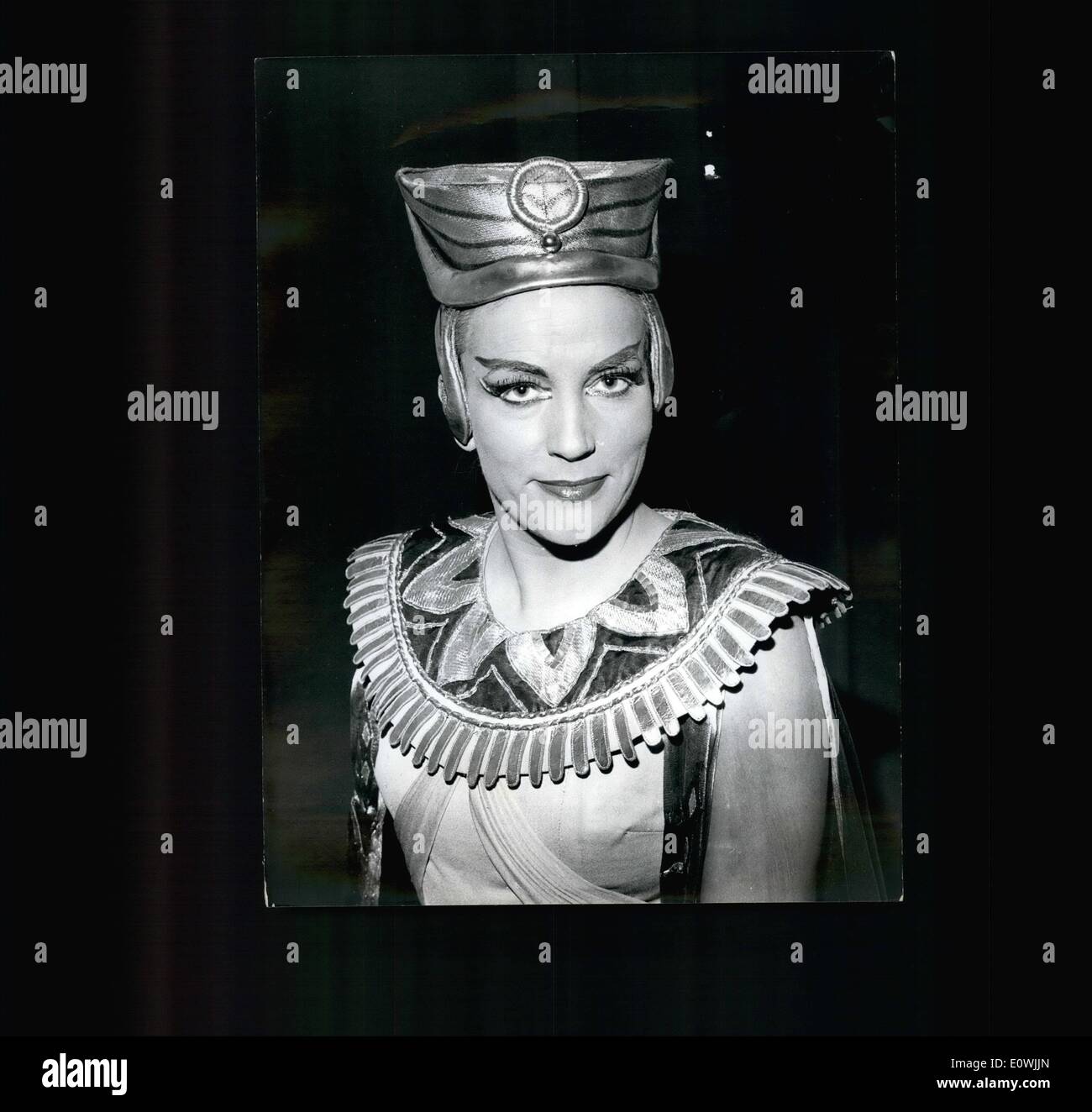 6. Juni 1963 - präsentieren The Comedie Francaise wieder '' La Mort De Pompee'' von Corneille. Der Teil des '' Cleopatra'' wird von der Schauspielerin Therese Marney gespielt. Das Foto zeigt die französische Schauspielerin Therese Marney. von der Comédie - Française. als '' Cleopatra'' in '' La Mort De Pompee' Stockfoto
