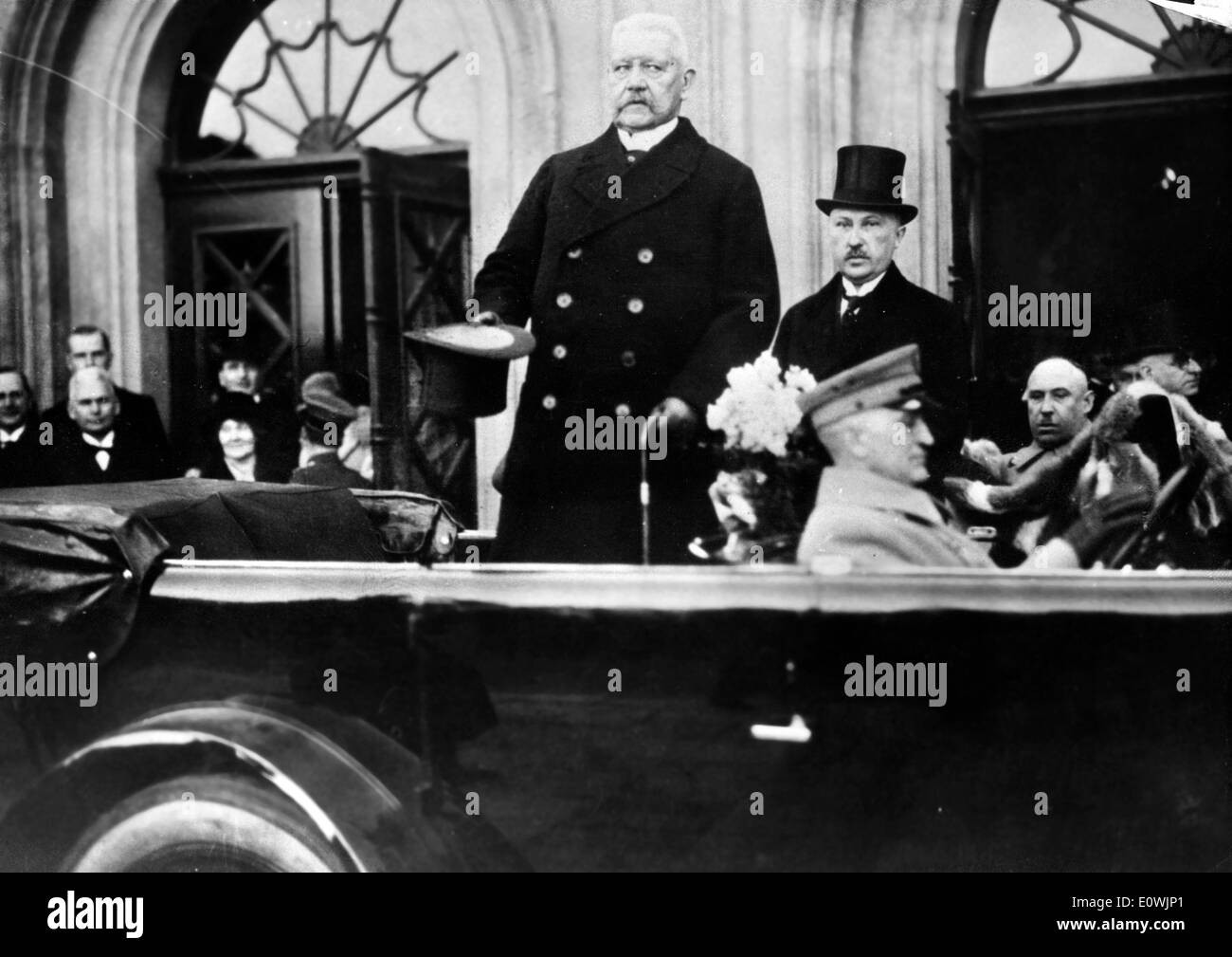 Dr. Konrad Adenauer Reiten mit Paul von Hindenburg Stockfoto