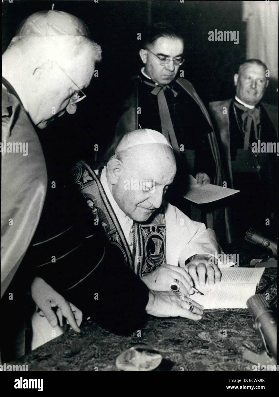 Photo shows pope -Fotos und -Bildmaterial in hoher Auflösung - Seite 3