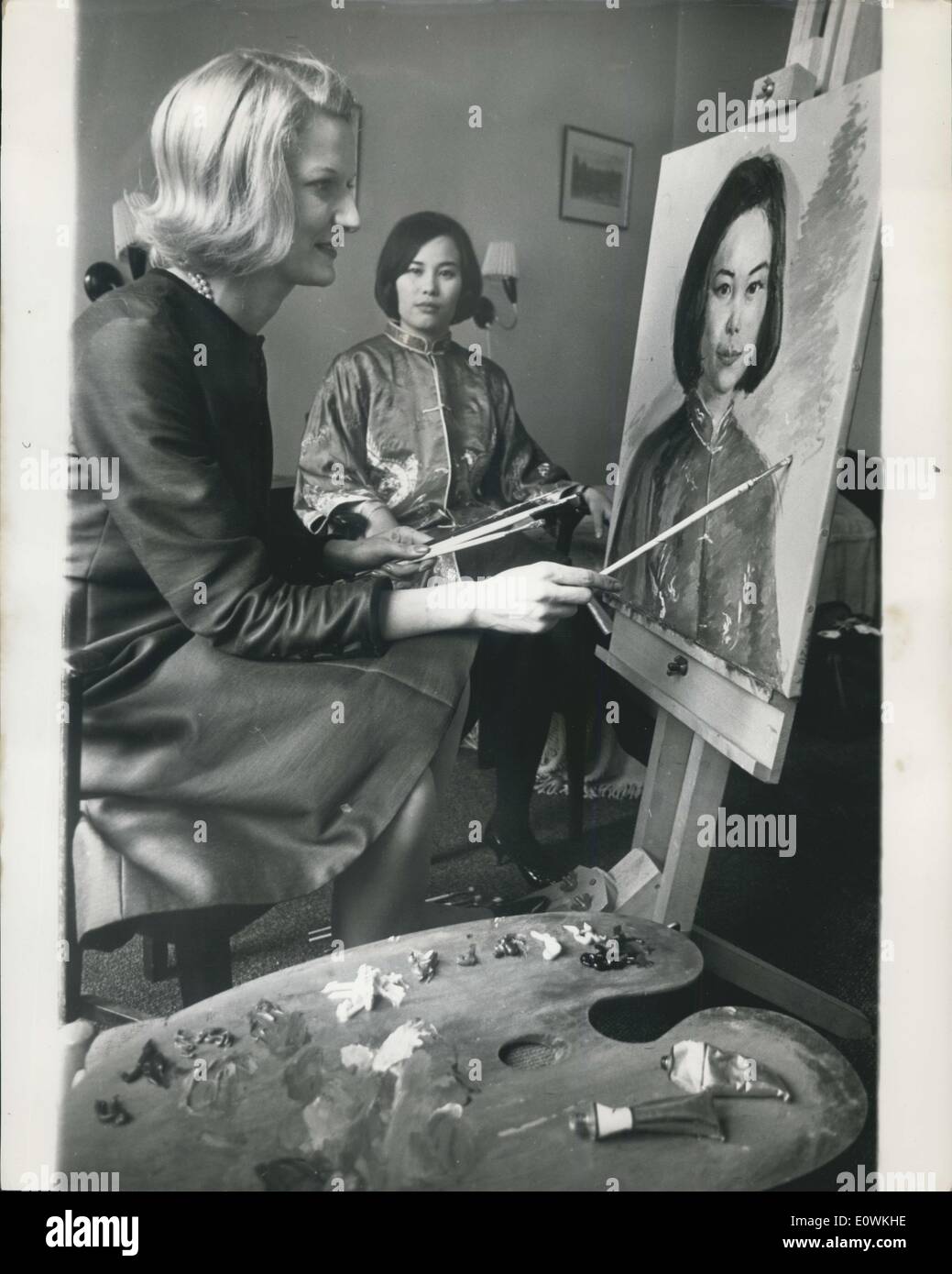 18. April 1963 - The Duchess Paints Maggie: 23-Year-Old Maggie Wales die Assistentin in einer Kunstgalerie, ist derzeit mit Stockfoto