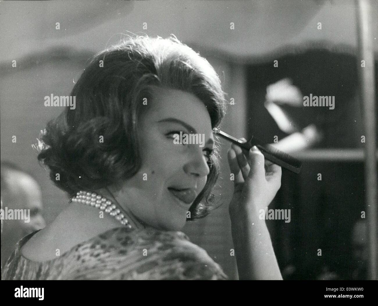 5 Mai 1963 Silva Koshina Die Schone Italienische Schauspielerin Heute Dreharbeiten In Die Kleine Nonnen Eine Schone Leinwand Komodie Zu Dem Teil Auch Belgische Schauspielerin Catherine Spaak Nimmt Leider