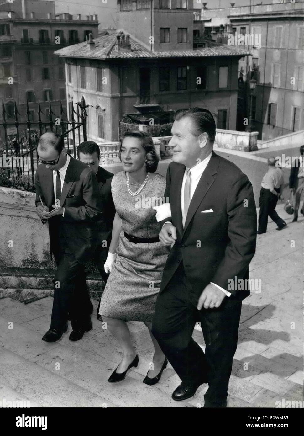 Sept. 09, 1963 - Rom Noleon Rockfeller, Gouverneur von New York, kam in Rom letzte Nacht, auf dem Weg nach London, begleitet mit seiner Frau glücklich. Frau Rockefeller erhalten den Papst Paul VI. Foto zeigt Mr. und Mrs Nelson Rockfeller in Trinita dei Menti. Stockfoto
