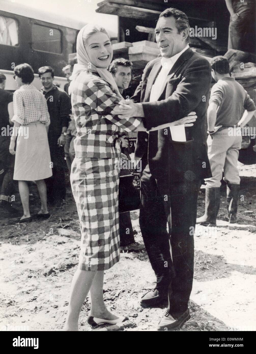 Ingrid Bergman und Anthony Quinn am Set eines Films Stockfoto