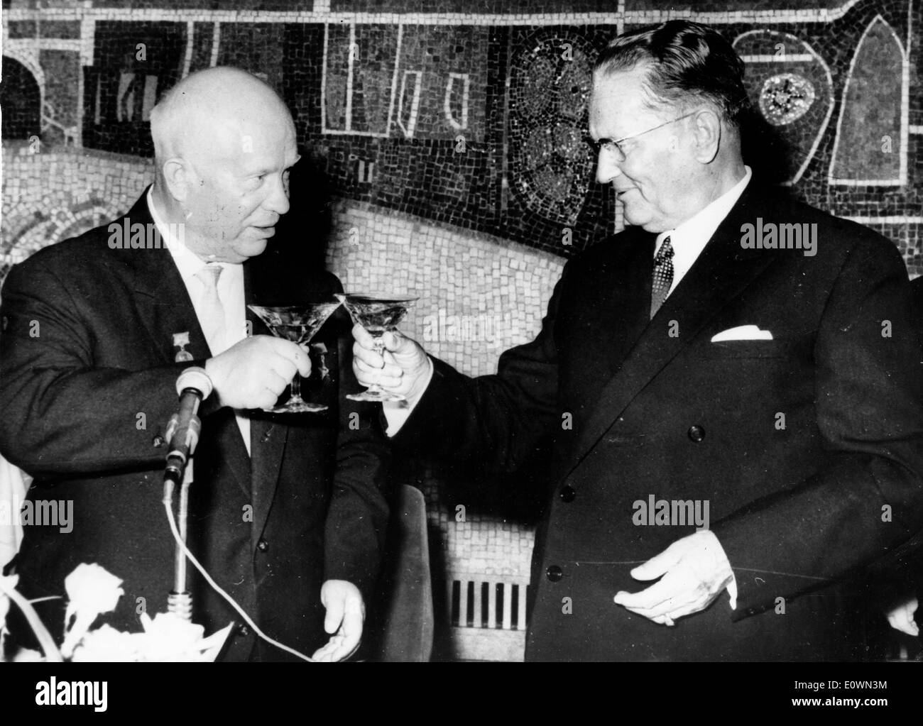 Nikita Chruschtschow mit Josip Broz Tito Stockfoto