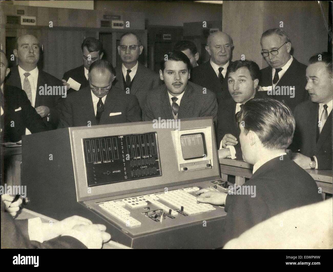 5. Januar 1964 - Lager Paris Börse Elektronenhirn Datensätze Transaktionen Stockfoto