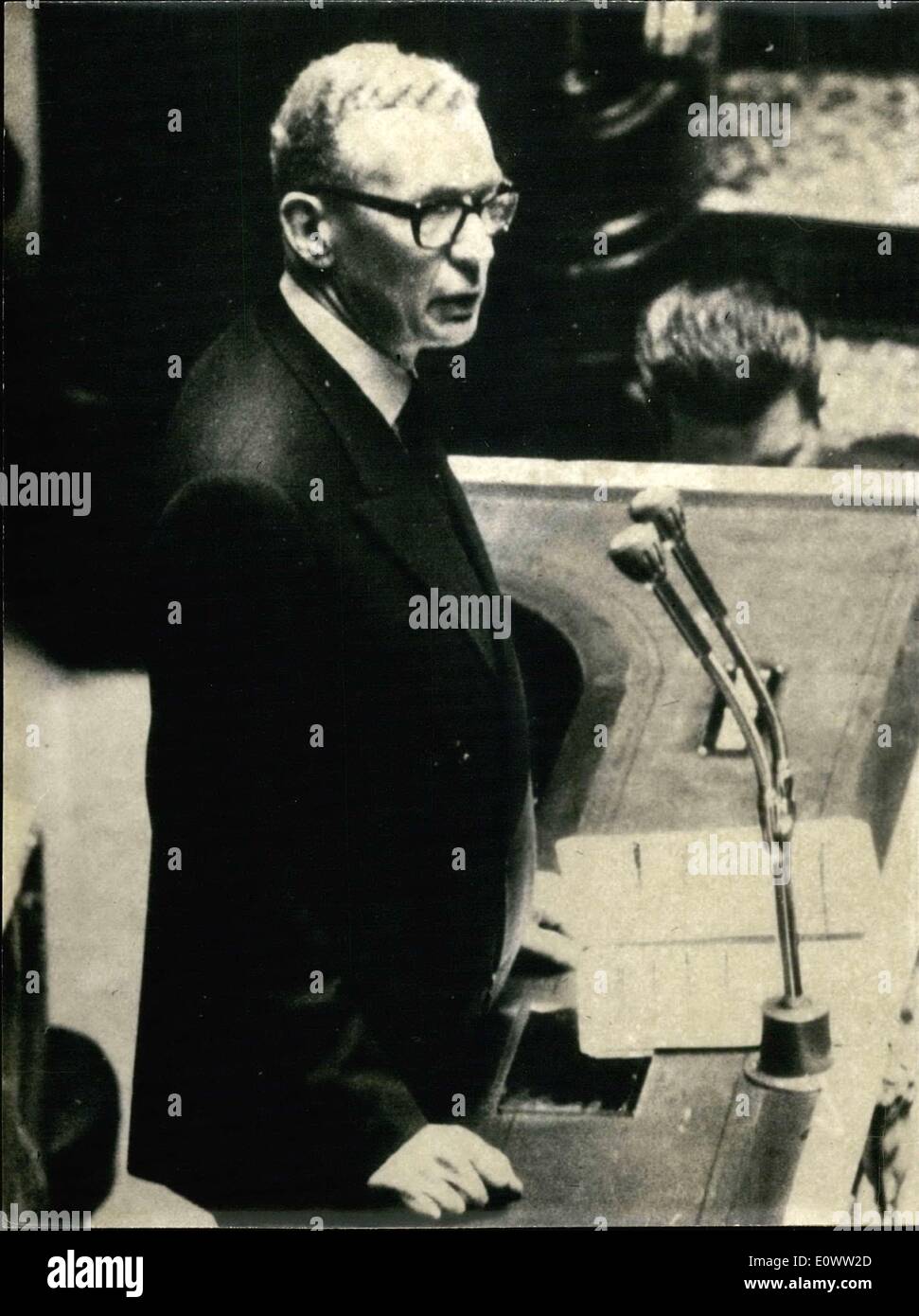 26. April 1964 - gab es eine Debatte über Außenpolitik in der Nationalversammlung heute. Minister für auswärtige Angelegenheiten, Herr Couve de Murville lesen eine Regierungserklärung. Stockfoto