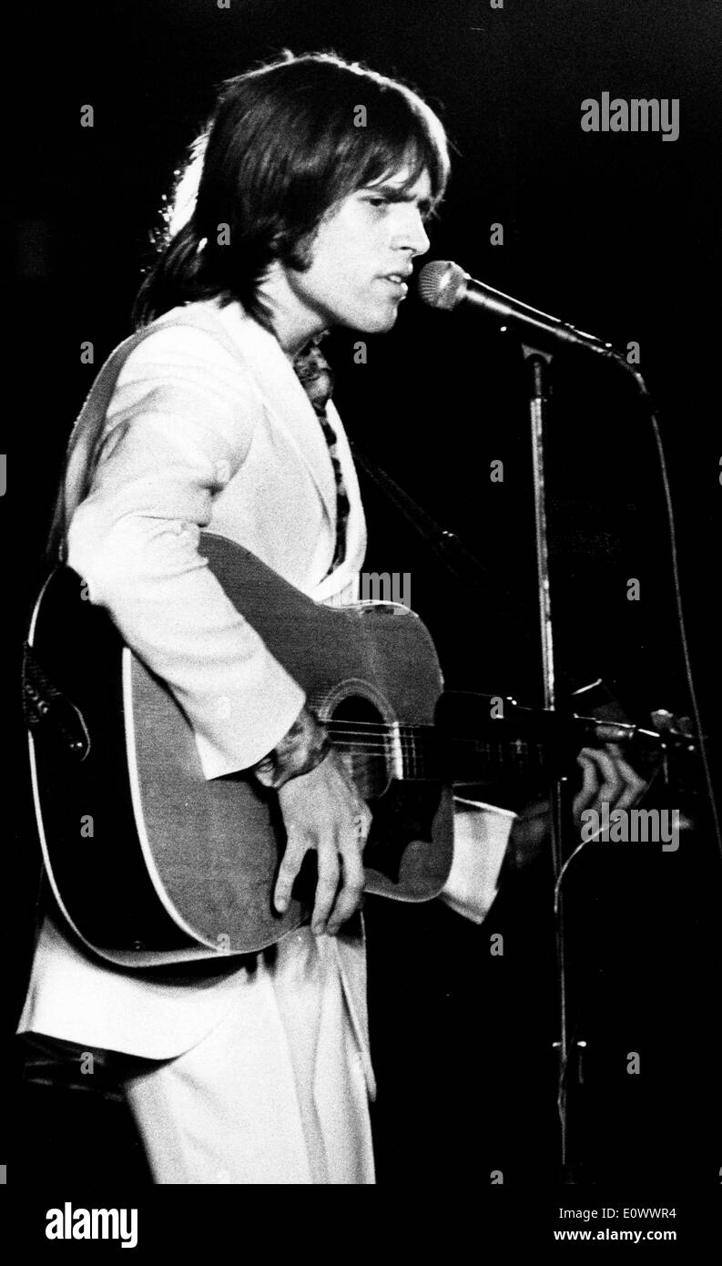 Sänger Eric Andersen führt bei einem Konzert Stockfoto