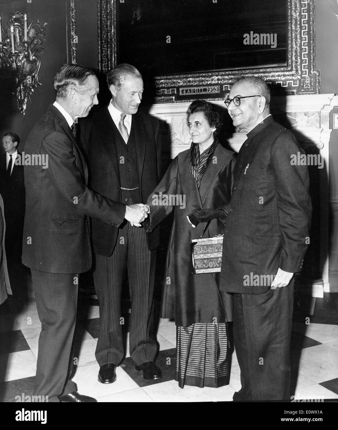 Indira Gandhi trifft Politiker im Marlborough House Stockfoto