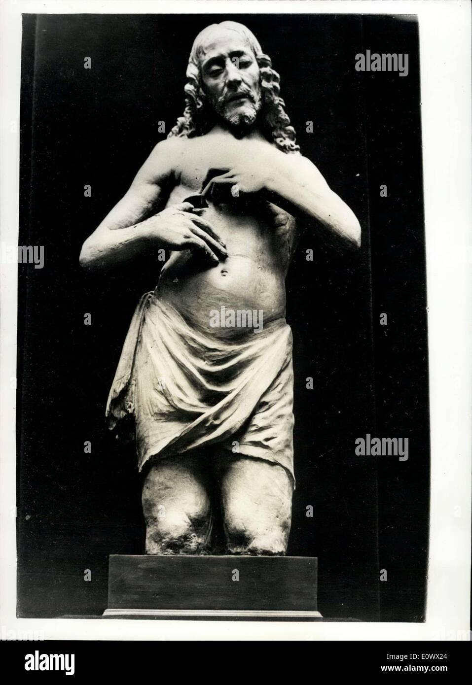 15. Juli 1964 - ungarische Kunst Historiker entdeckt eine Christusstatue durch Verocchio: eine Statue von Christus in Budapest wurde die Arbeit von einem unbekannten italienischen Bildhauer des 15. Jahrhunderts angesehen. Dr. Jolan Balogh, Art Historian des Museum of Fine Arts in Budapest, Ungarn, einen Vergleich der Statue und andere Werke von Verocchio gemacht und gelungen, die Tatsache, dass die Statue von Christus das Werk des Verocchio.Originally war die Statue war die zentrale Figur des eine Skulpturengruppe mit knienden Engeln auf beiden Seiten. Untersuchungen zeigen, dass dies nun in einem Museum in Toledo-Ohio,U.S.A sind Stockfoto