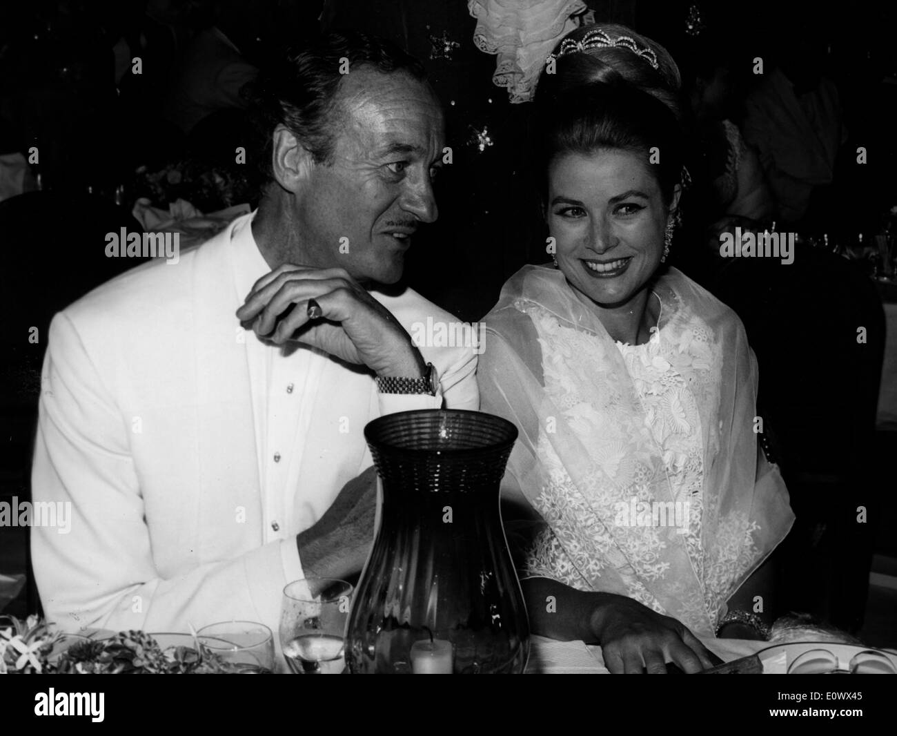 Schauspieler David Niven mit Grace Kelly bei einer Filmpremiere Stockfoto