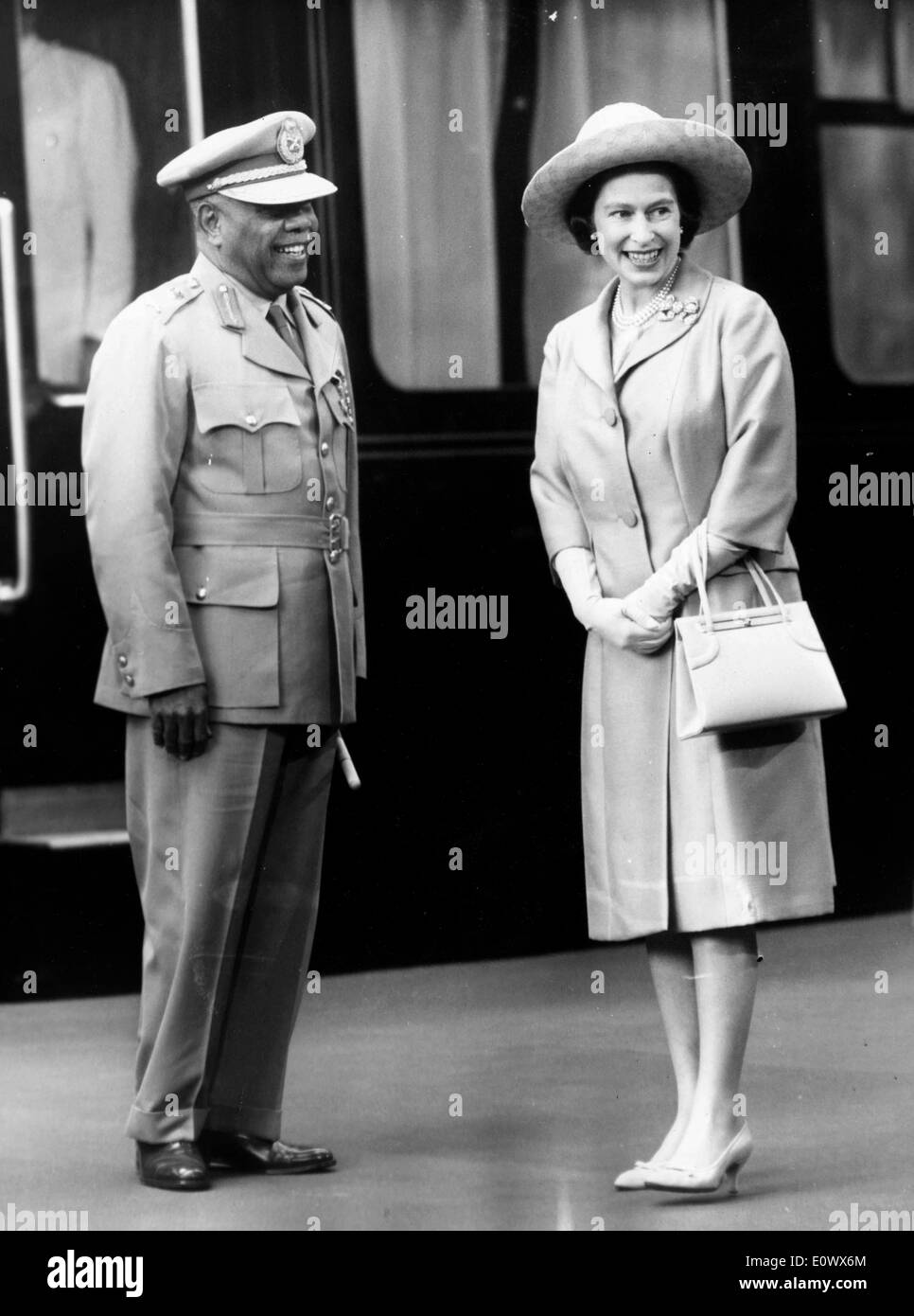 Königin Elizabeth II. begrüßt Präsident Abboud Stockfoto