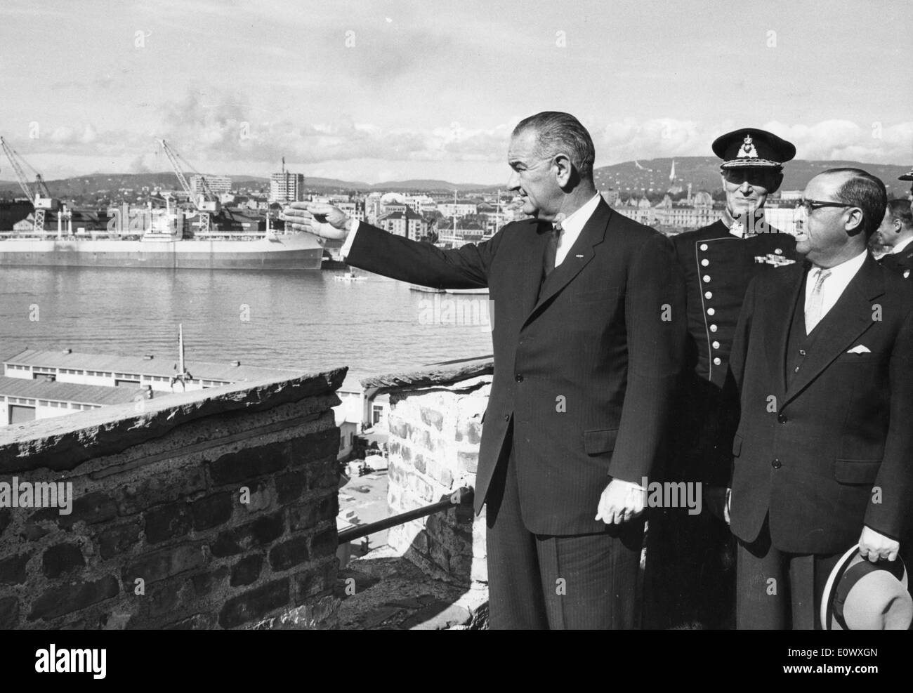 5. August 1964 - Oslo, Norwegen - LYNDON BAINES JOHNSON (27. August 1908 - 22. Januar 1973) oft als LBJ bezeichnet, war der 36. Präsident der USA (1963-1969) nach seinem Dienst als 37. Vizepräsident der USA (1961-1963). Im Bild: Werften in Norwegen Stockfoto