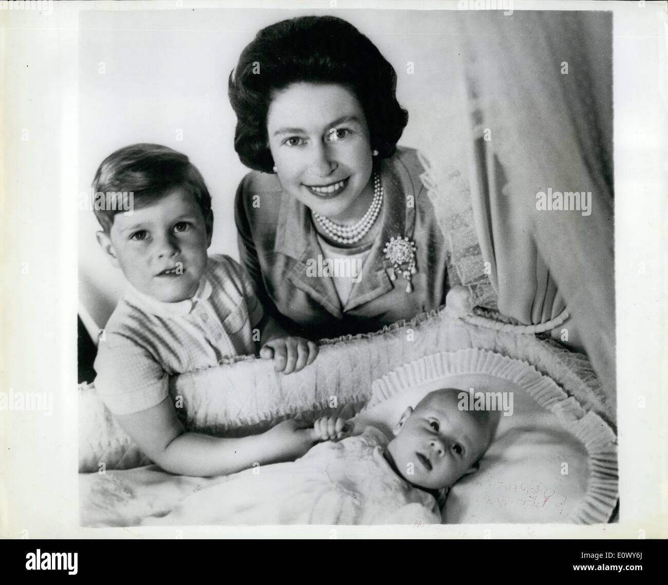6. Juni 1964 - für Publikation SAMSTAGMORGEN JU erste Fotos von der 4UEEN mit ihren jetzt BABY ihrer Majestät: Männer ELIZABETH Stockfoto