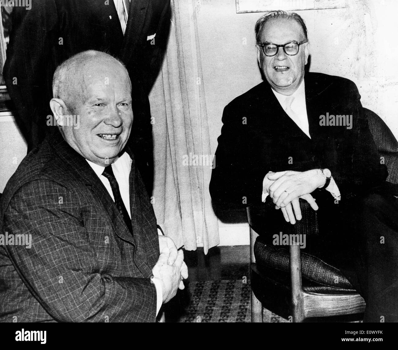 Nikita Chruschtschow mit Tage Erlander Stockfoto