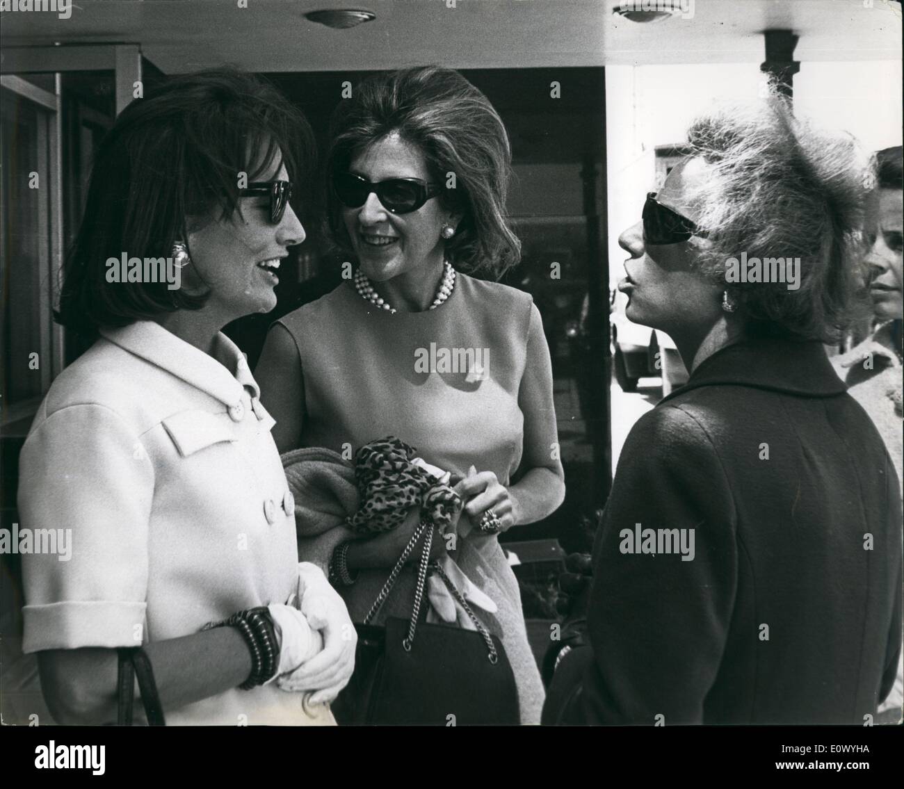 7 Juli 1964 Robert Kennedy Kommt In London Sagt Er Kann Leben In 7-juli-1964-robert-kennedy-kommt-in-london-sagt-er-kann-leben-in