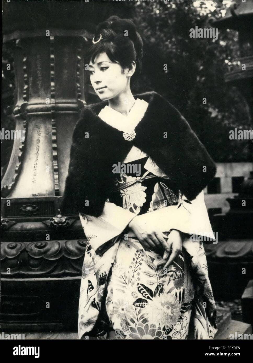 11. November 1964 - Pelz Mode In Japan. Eine bekannte Paris Kürschner zeigt jetzt seine Kollektionen in Tokio, die speziell für Stockfoto