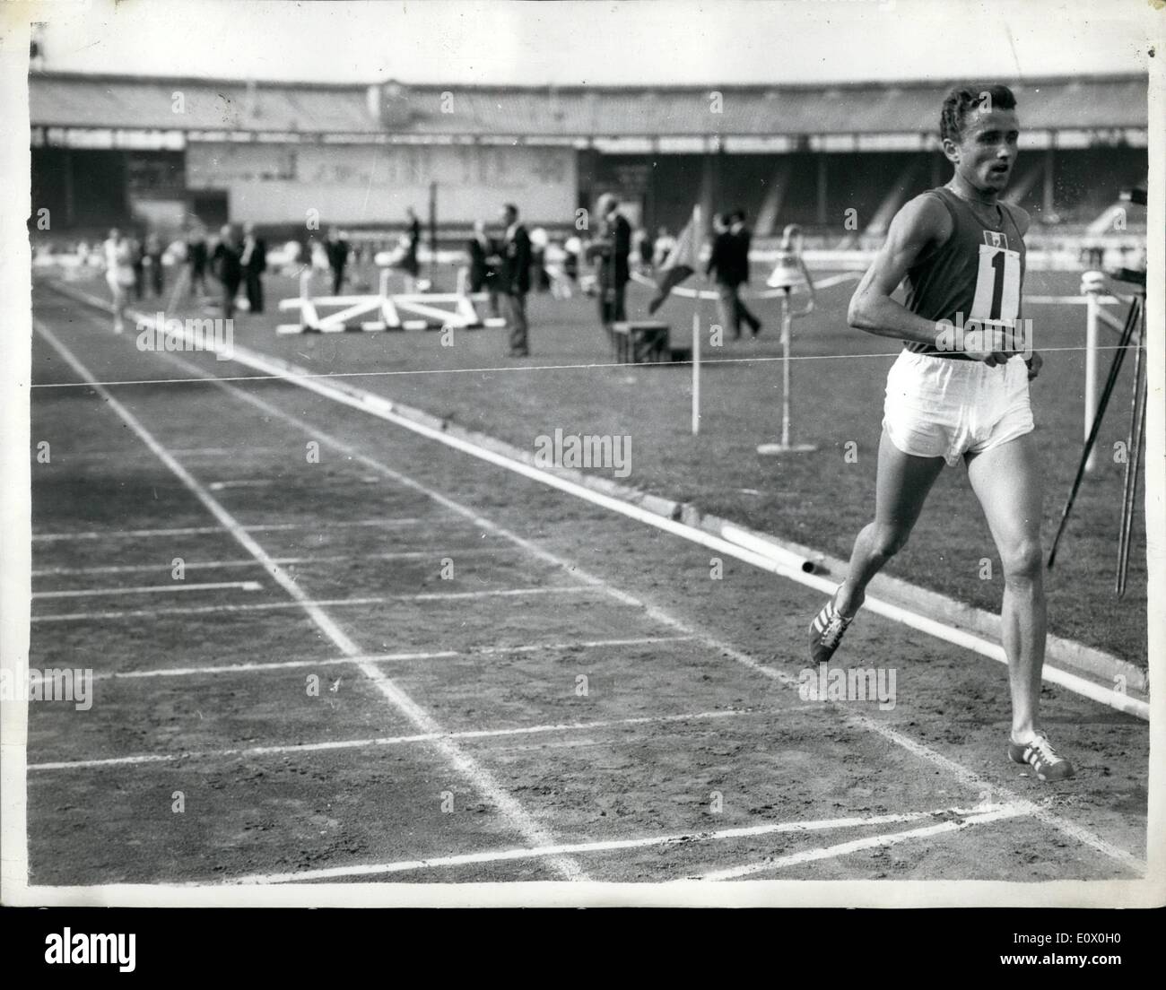 Sept. 12, 1964 - 09.12.64 Großbritannien & Nordirland gegen Frankreich internationalen Leichtathletik in der weißen Stadt. Foto zeigt: M. Jazy Frankreichs leicht die 5.000 Meter-Rennen gewann heute Nachmittag. Stockfoto