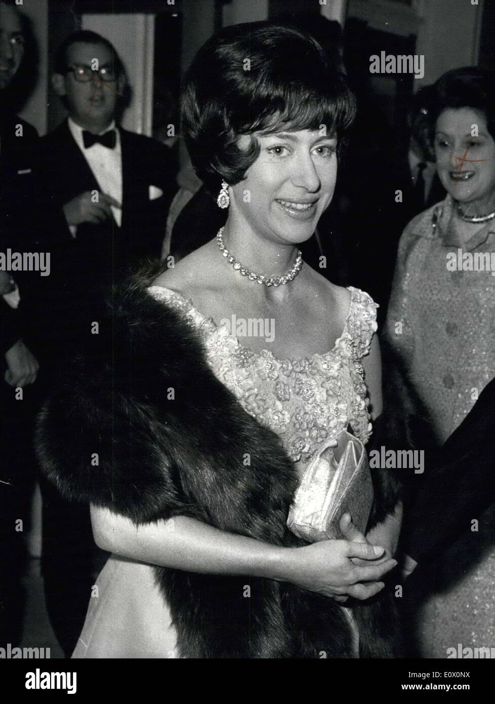 6. Oktober 1964 Prinzessin Margaret Ausläufer mit neuem FransenLook