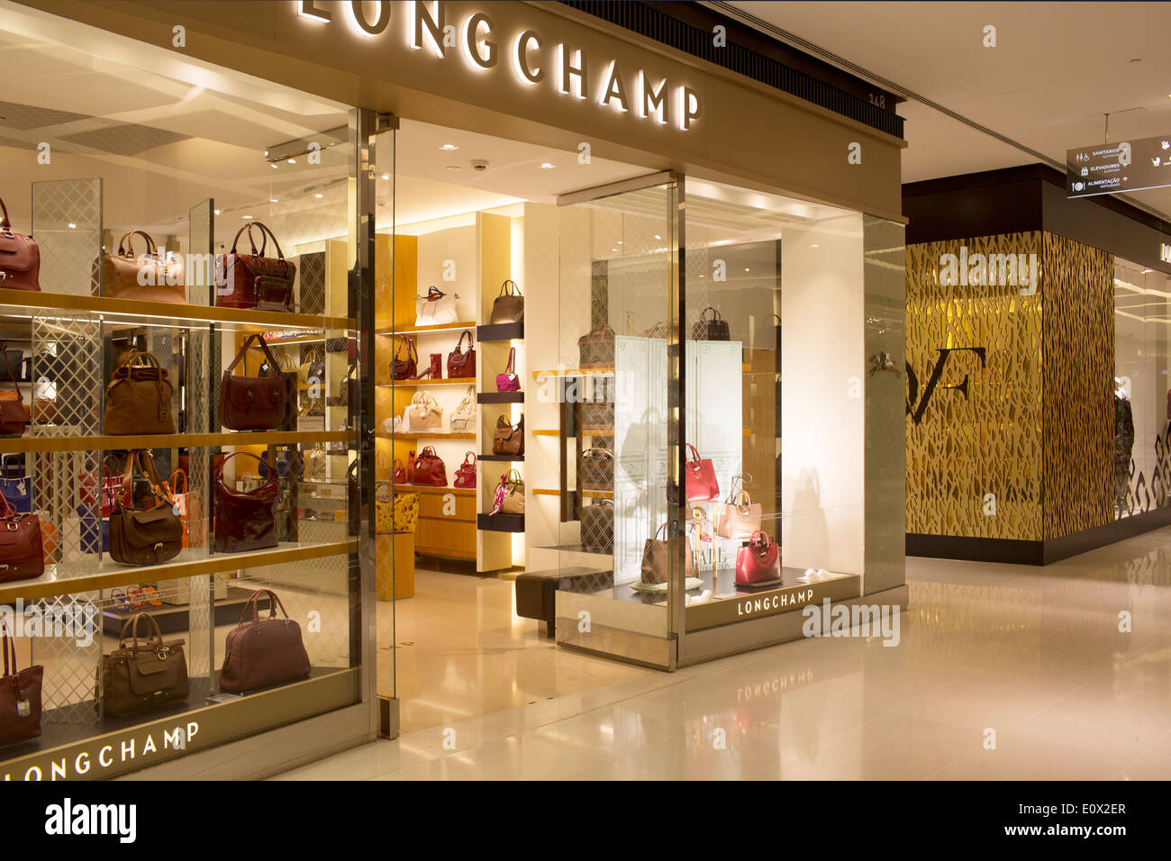 Longchamp Handtasche speichern im JK Iguatemi Boutique Mode-Einkaufszentrum in Sao Paulo Stockfoto